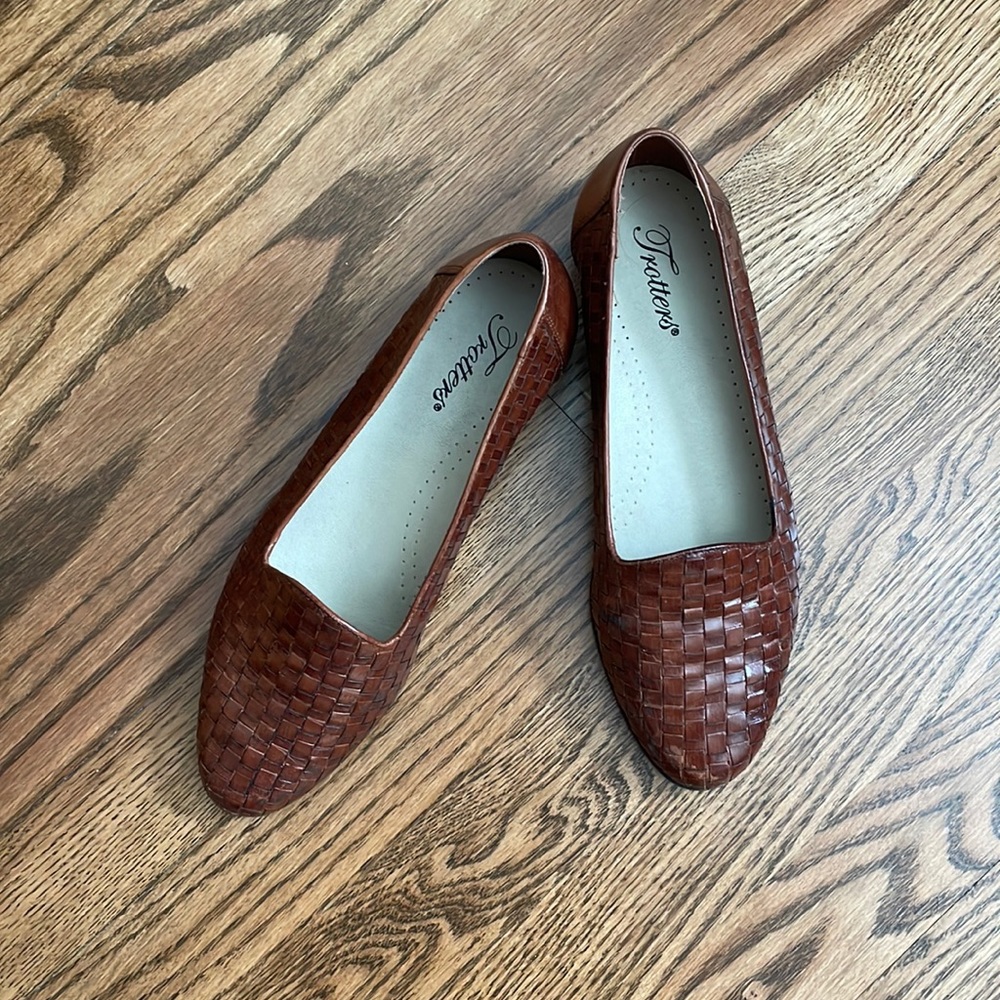 Woven leather flats size 8M